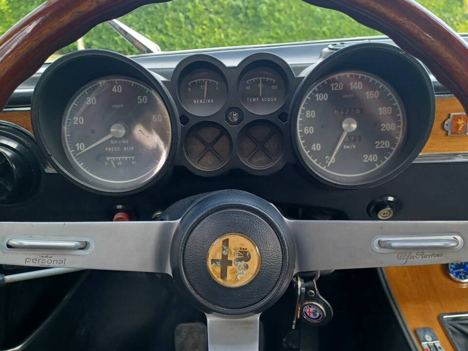 Image 8/8 of Alfa Romeo 2000 GT Veloce (1973)