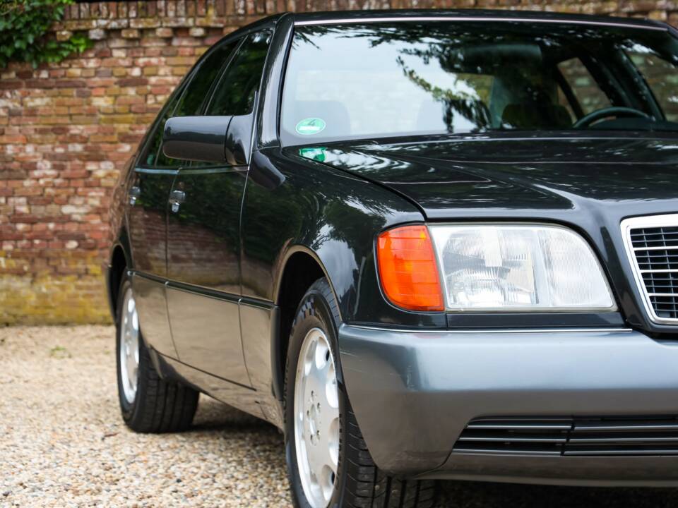 Bild 50/50 von Mercedes-Benz 400 SE (1991)