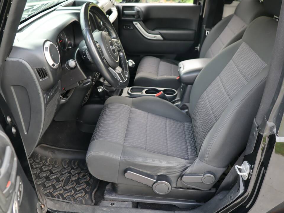 Image 17/50 of Jeep Wrangler 3.8 Rubicon (2011)