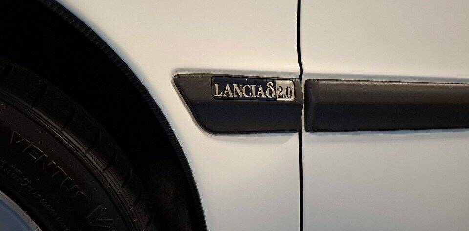 Image 4/49 of Lancia DELTA HPE 2.0 16V TURBO 3 (1997)