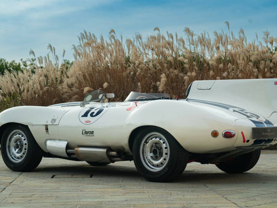 Immagine 7/50 di Jaguar D-Type (1977)