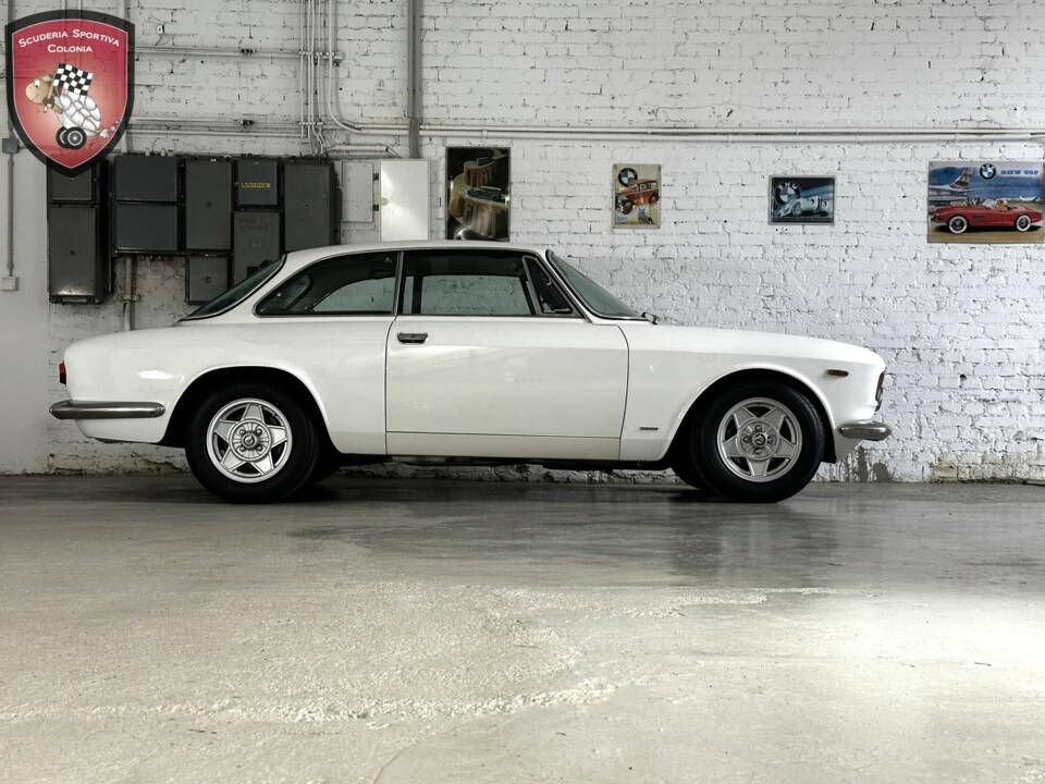 Immagine 7/53 di Alfa Romeo Giulia GT 1300 Junior (1970)