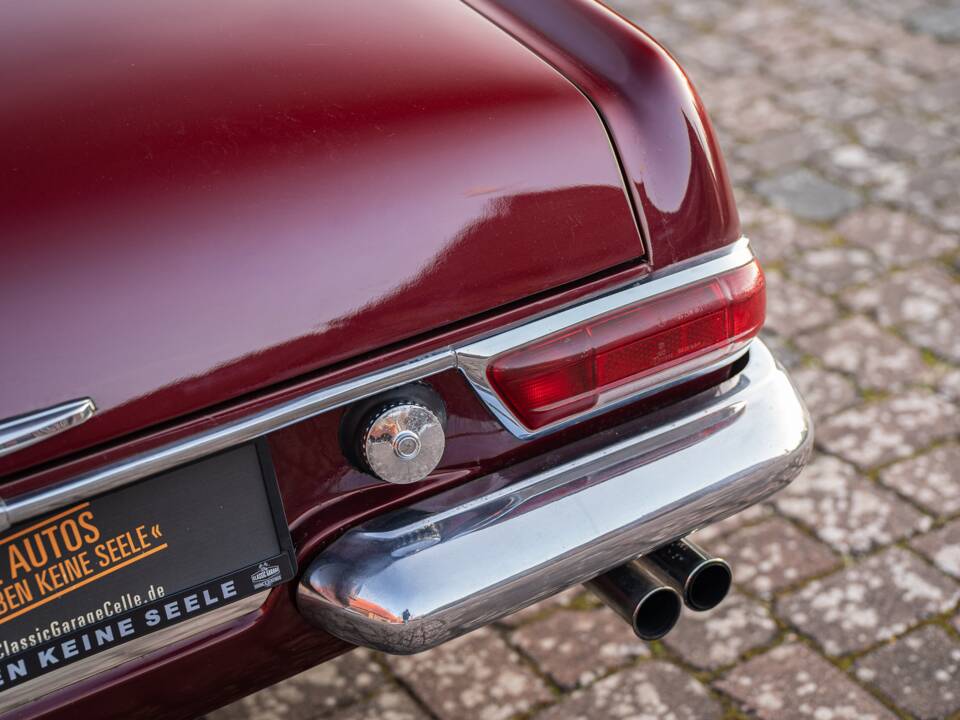 Image 15/70 de Mercedes-Benz 230 SL (1966)