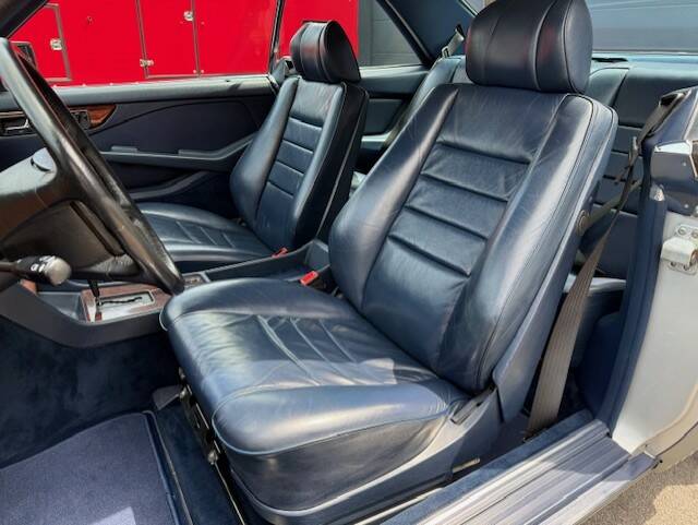 Afbeelding 11/27 van Mercedes-Benz 380 SEC (1984)