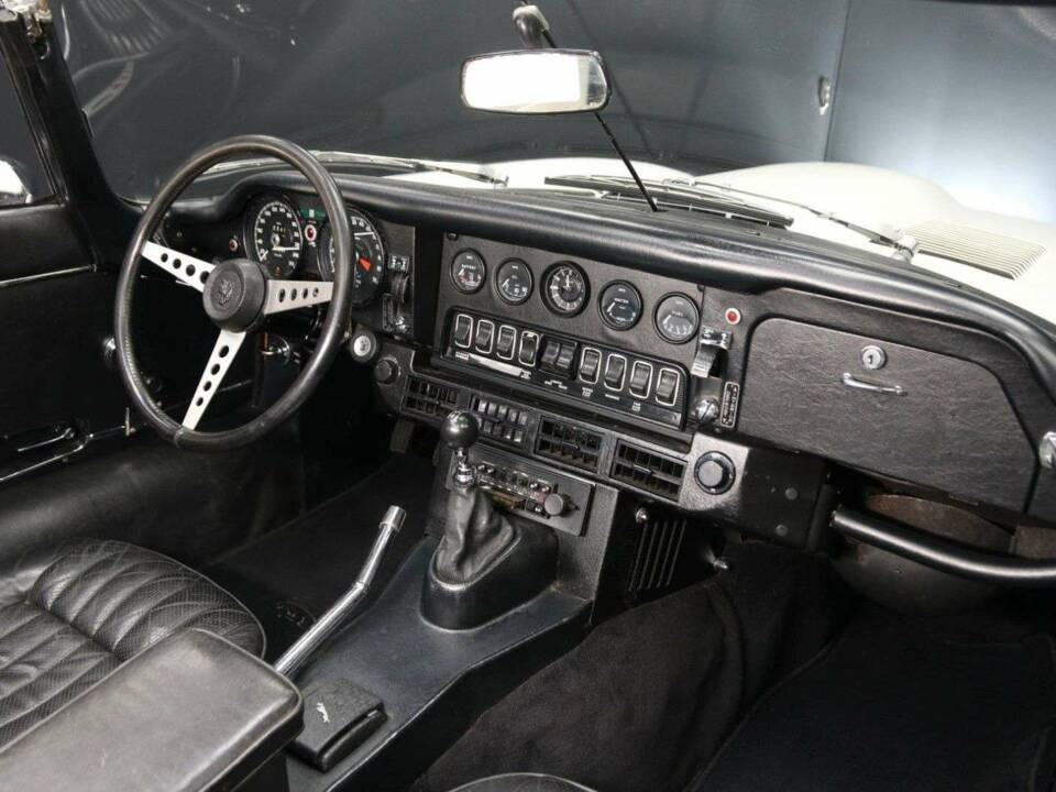 Image 22/49 de Jaguar Type E V12 (1974)