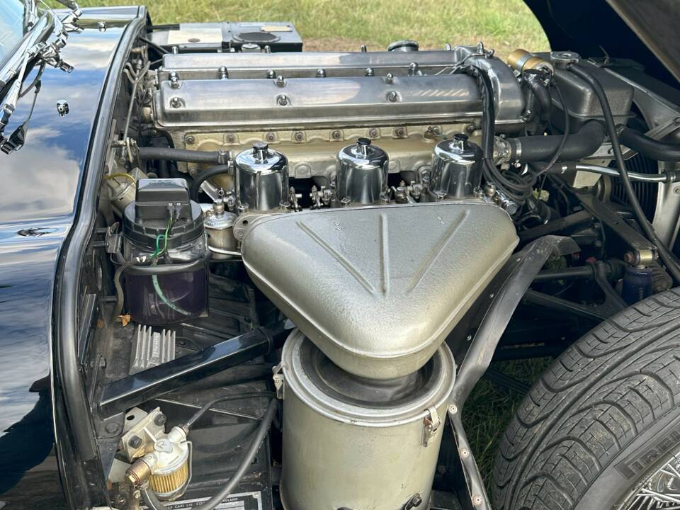 Image 12/23 de Jaguar Type E 4.2 (1964)