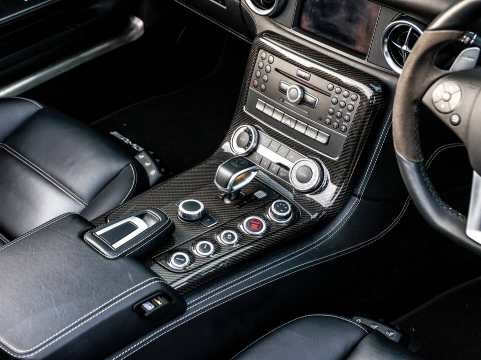 Image 26/40 of Mercedes-Benz SLS AMG Roadster (2011)