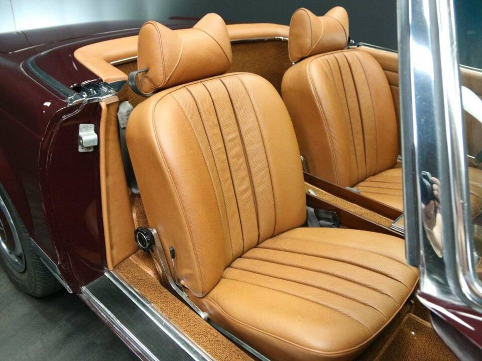 Bild 21/50 von Mercedes-Benz 280 SL (1971)