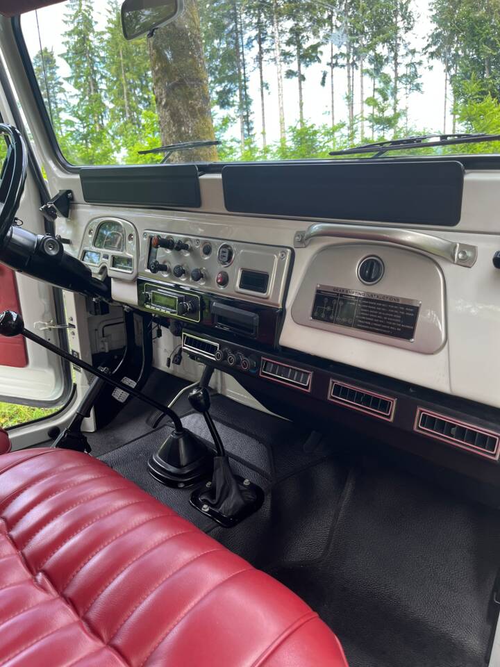 Image 19/67 of Toyota Land Cruiser FJ 40 (1982)