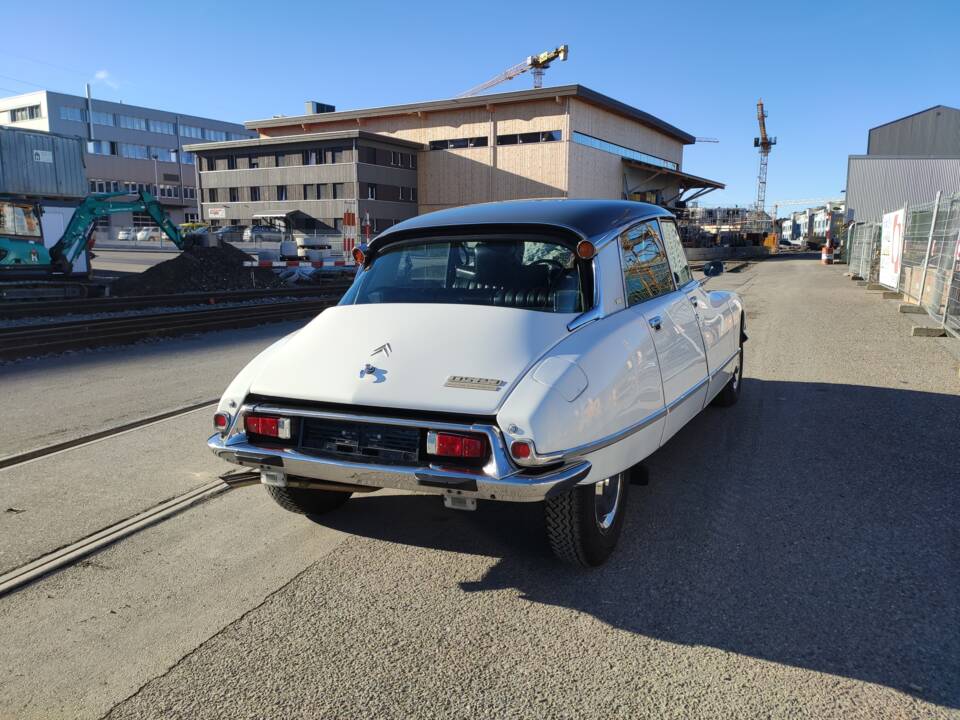 Image 9/93 de Citroën DS 23 Pallas IE (1972)