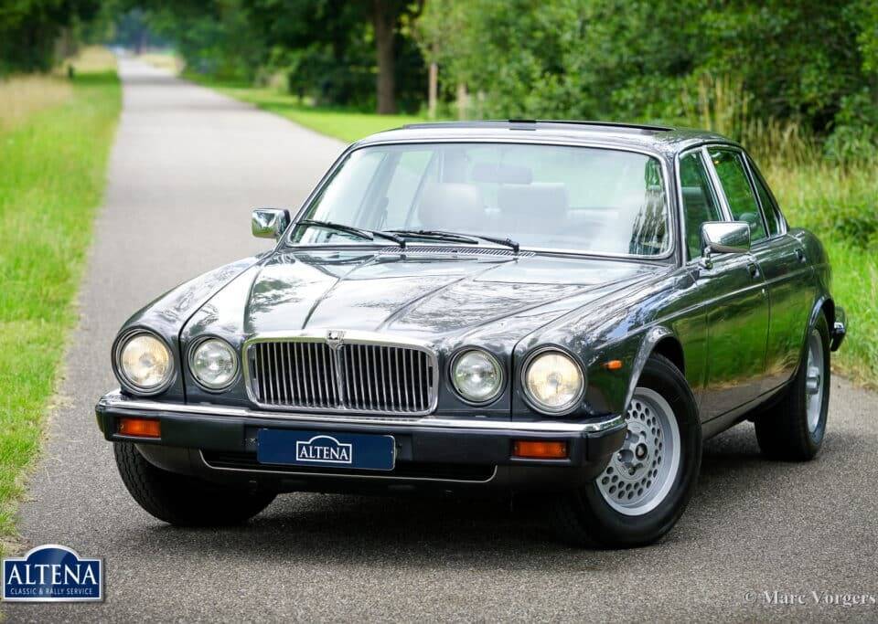 Image 3/57 de Jaguar XJ 12 (1986)