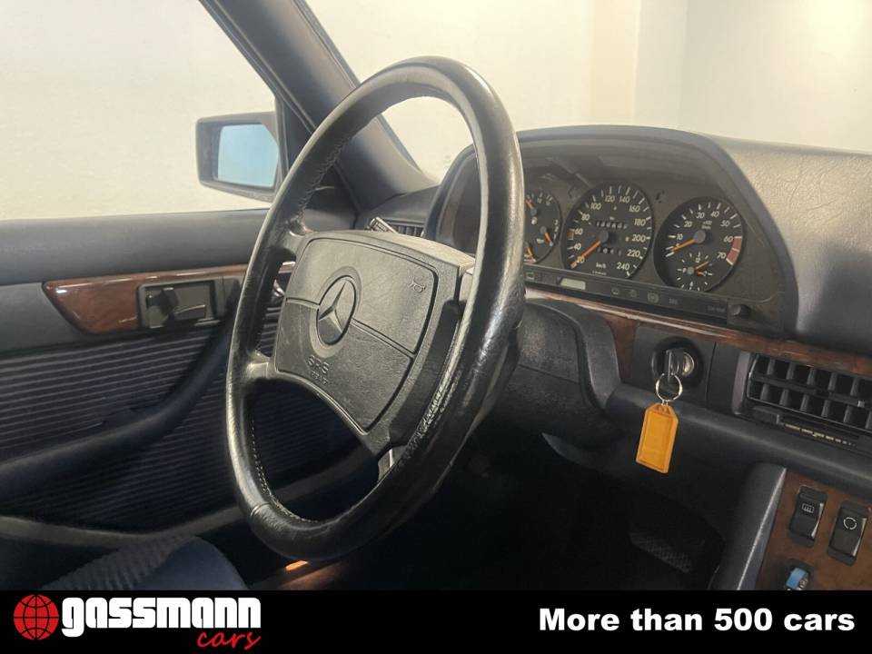 Image 14/15 of Mercedes-Benz 420 SEL (1990)