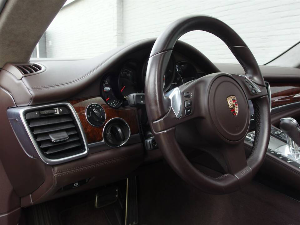 Bild 39/98 von Porsche Panamera Turbo (2009)