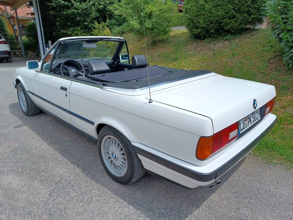 Image 54/55 of BMW 320i (1991)