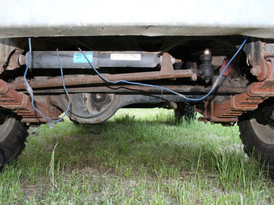 Image 9/33 of Land Rover 88 (1984)