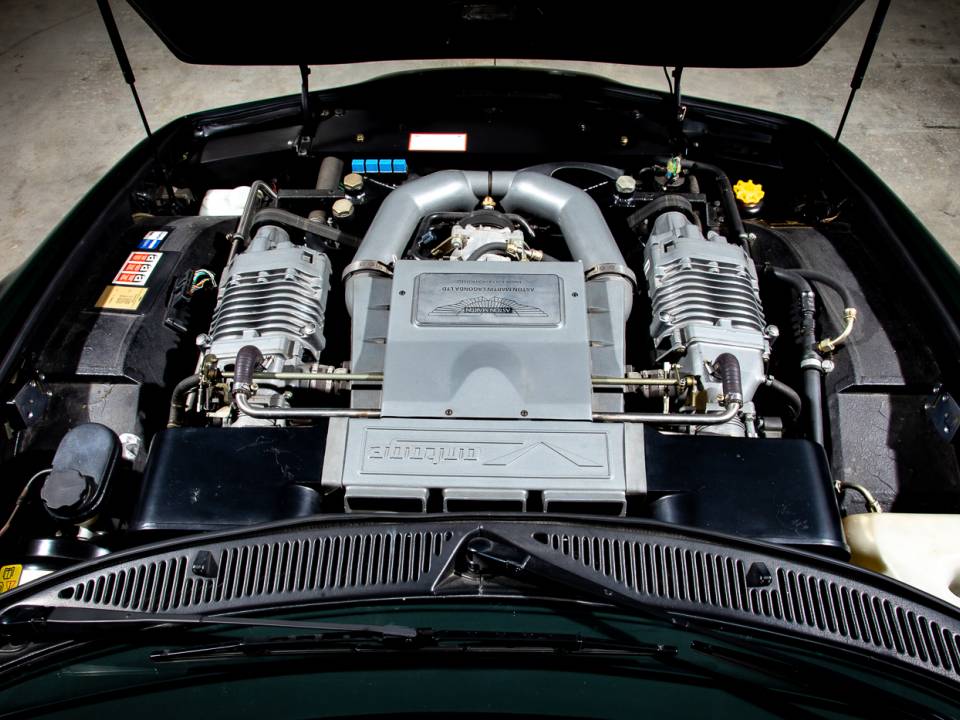 Immagine 25/29 di Aston Martin V8 Vantage V550 (1995)