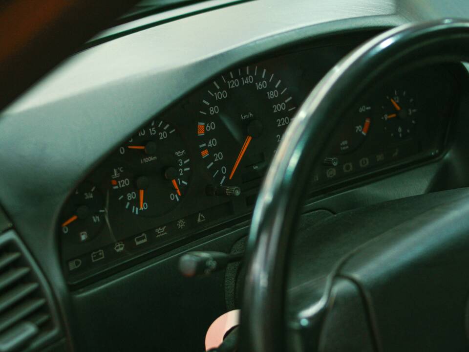 Image 35/50 of Mercedes-Benz SL 320 (1995)