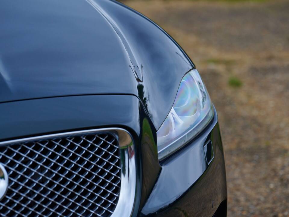 Image 15/50 of Jaguar XJ 5.0 (2010)