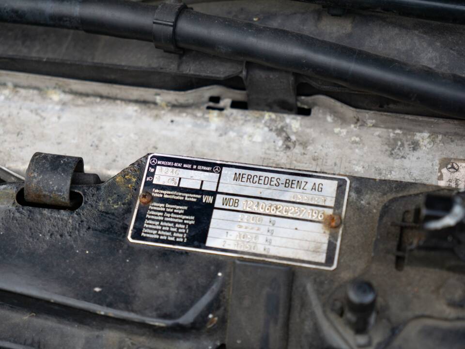 Bild 37/42 von Mercedes-Benz E 320 (1995)