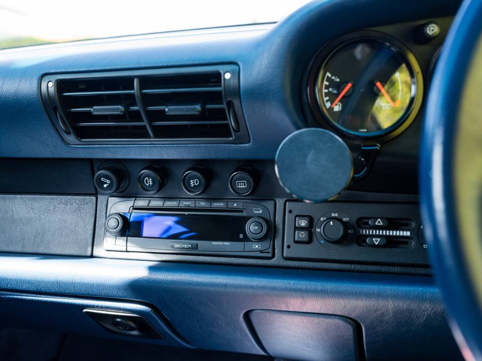 Image 37/52 of Porsche 911 Carrera 4 (1997)