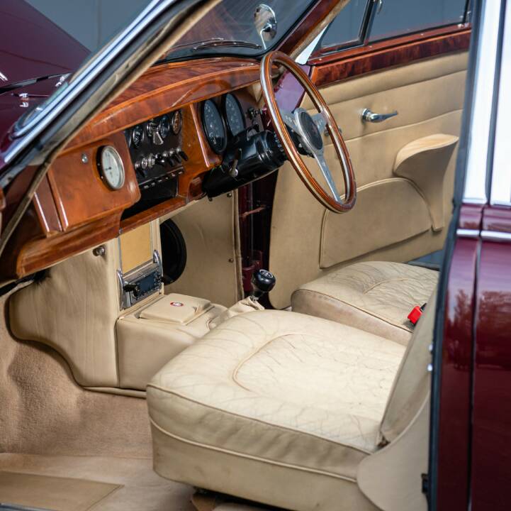 Image 18/25 of Jaguar Mk II 3.4 (1967)