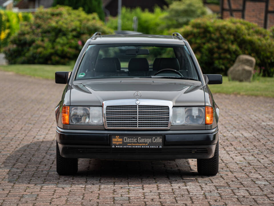 Image 6/66 of Mercedes-Benz 200 TE (1989)