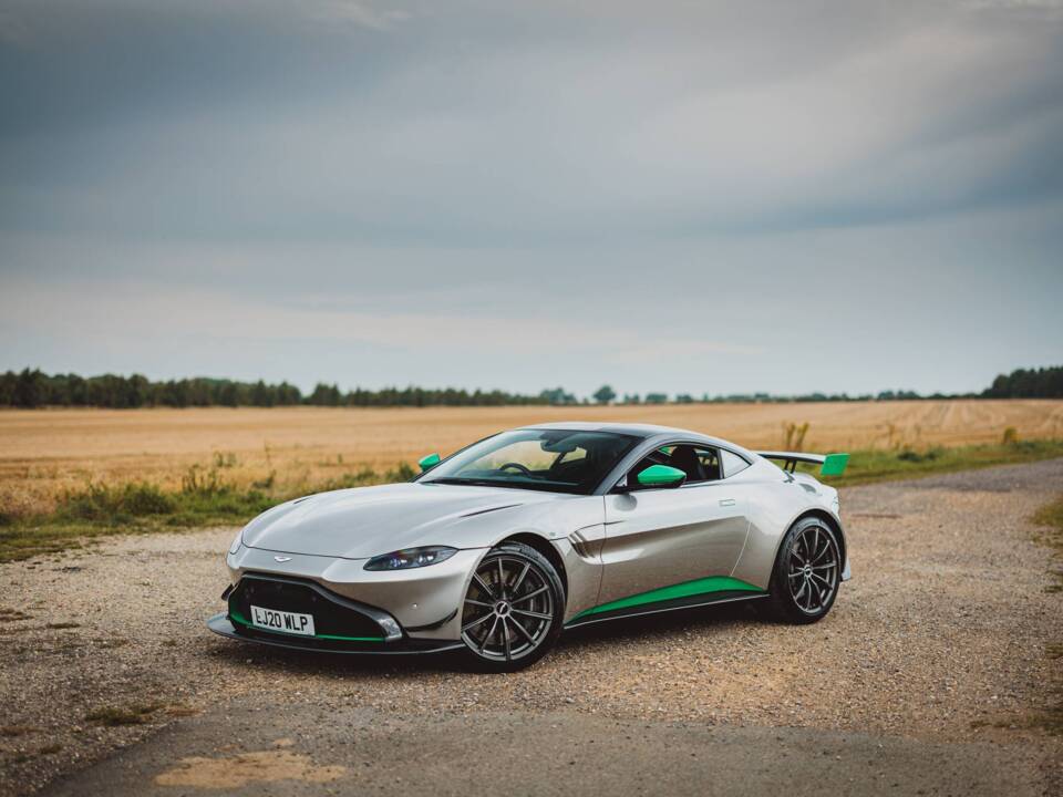 Image 1/8 of Aston Martin V8 Vantage AMR (2020)