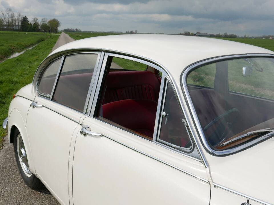 Obraz 27/50 pojazdu Jaguar 240 (1968)