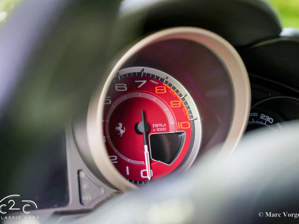 Image 46/85 de Ferrari California (2010)