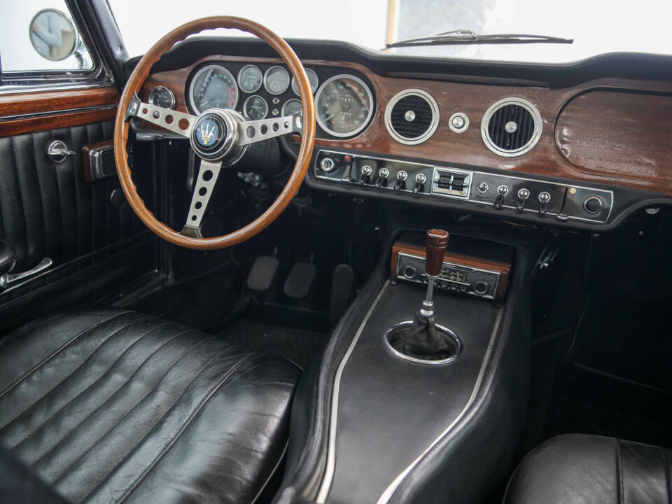 Image 32/40 of Maserati Mexico 4200 (1967)