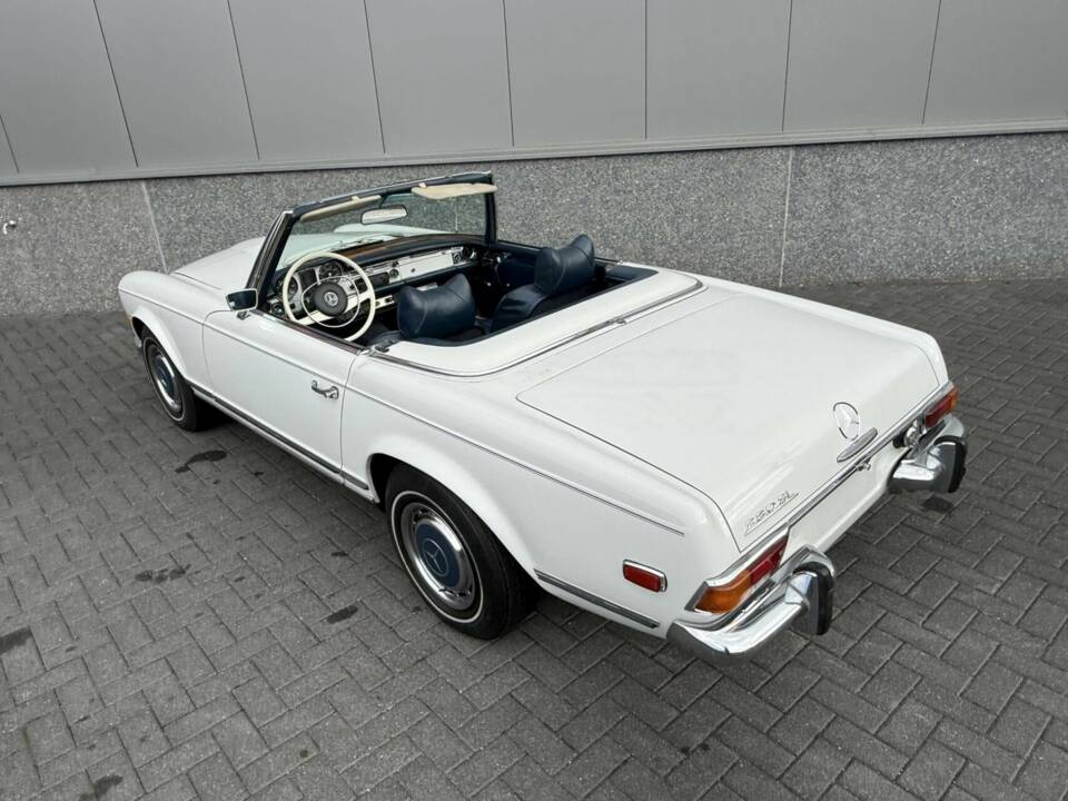 Image 12/50 of Mercedes-Benz 280 SL (1971)