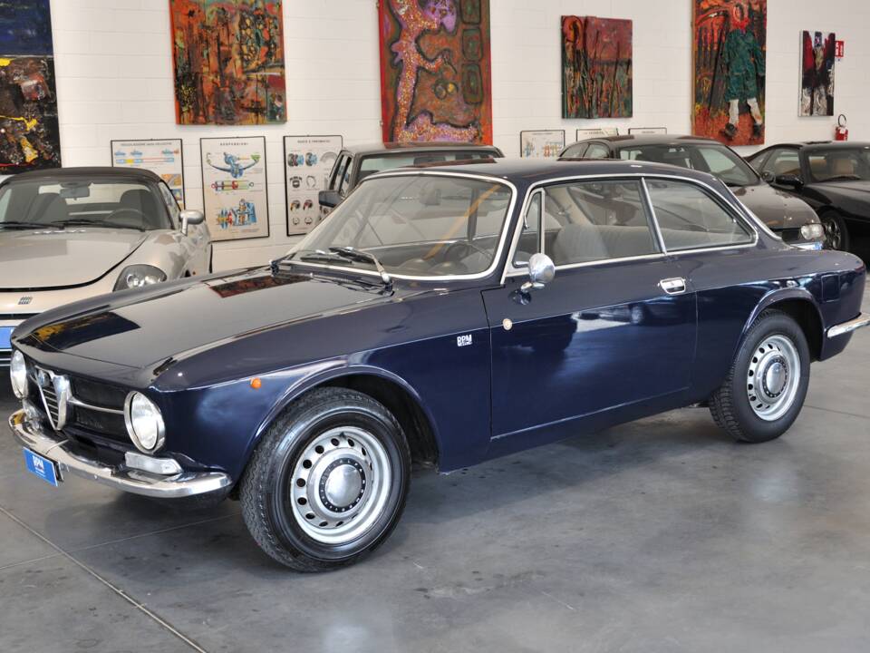 Bild 4/33 von Alfa Romeo Giulia 1300 GT Junior (1971)