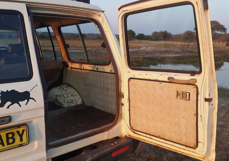Image 44/61 of Toyota Land Cruiser FJ 62 (1989)