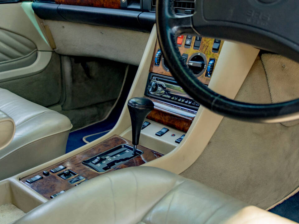 Image 7/50 of Mercedes-Benz 500 SEC (1989)