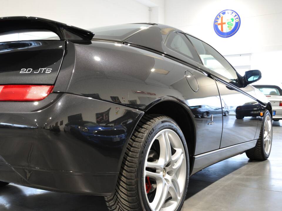 Immagine 18/39 di Alfa Romeo GTV 2.0 JTS (2005)