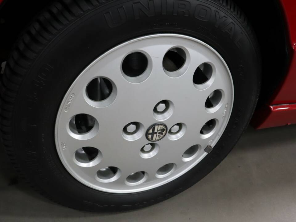 Immagine 20/28 di Alfa Romeo 2.0 Spider (1990)