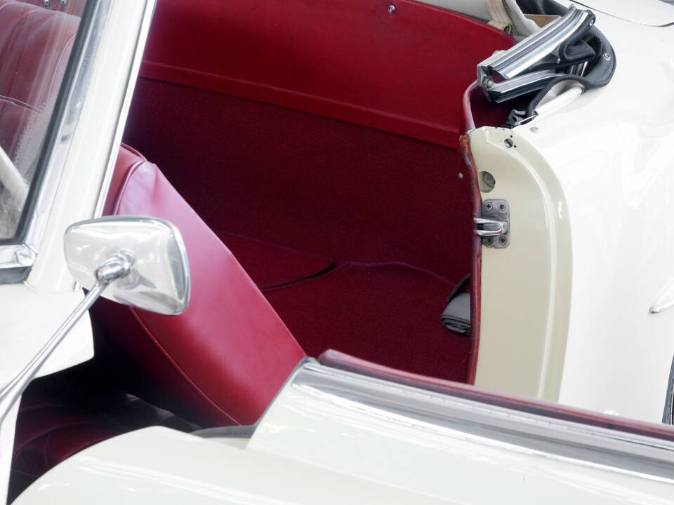 Image 16/50 de Mercedes-Benz 190 SL (1960)