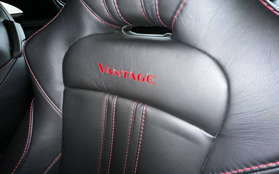 Image 12/50 of Aston Martin Vantage V8 (2019)