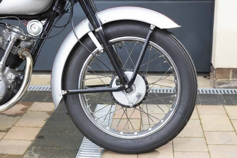 Image 6/23 of Triumph T 20 Tiger Cub (1960)