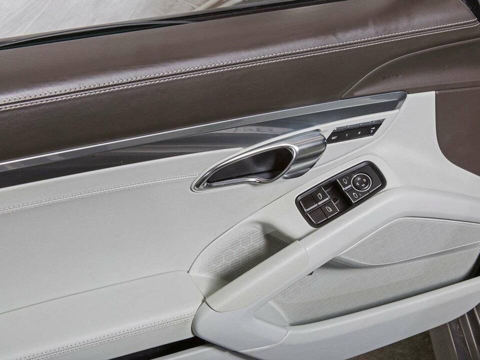 Image 23/32 of Porsche Boxster S (2012)