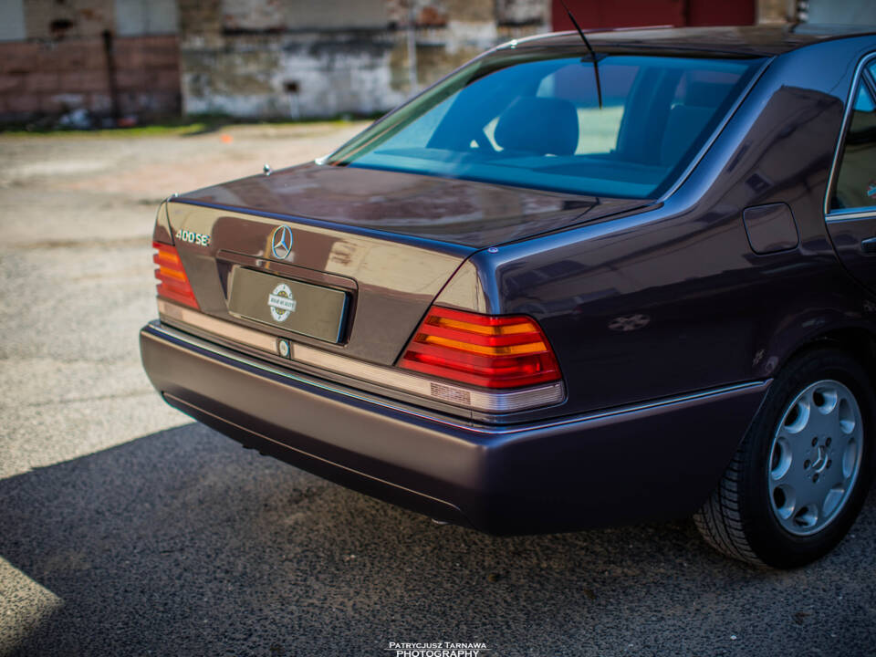 Image 4/20 of Mercedes-Benz 400 SE (1993)