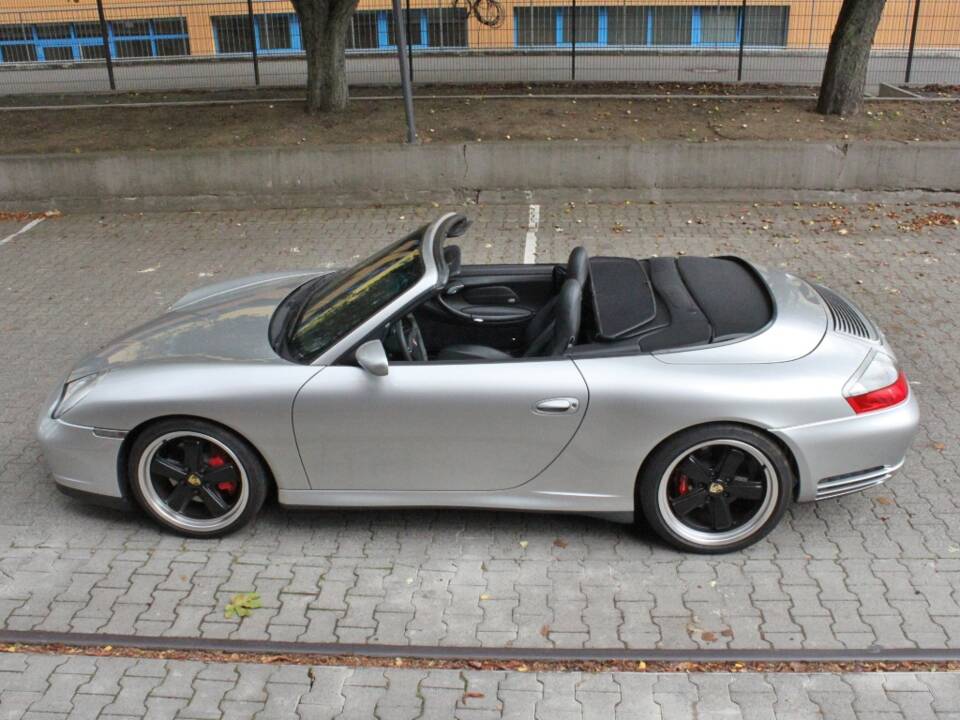Bild 6/17 von Porsche 911 Carrera 4 (2004)