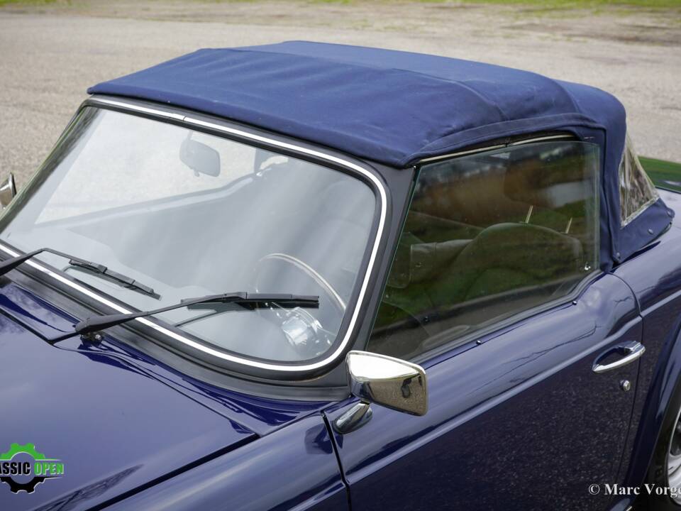 Image 33/42 of Triumph TR 6 PI (1972)