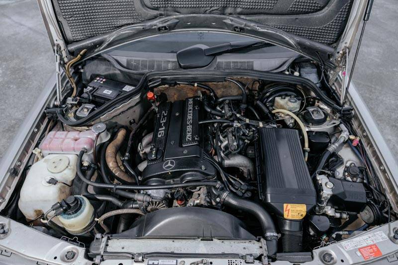 Image 49/69 de Mercedes-Benz 190 E 2.3-16 (1988)