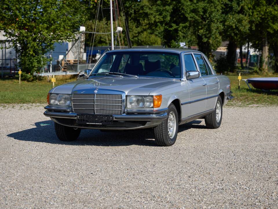Image 2/25 of Mercedes-Benz 280 SE (1979)