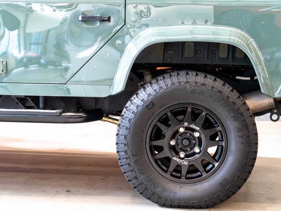 Image 8/24 of Land Rover Defender 110 (2013)
