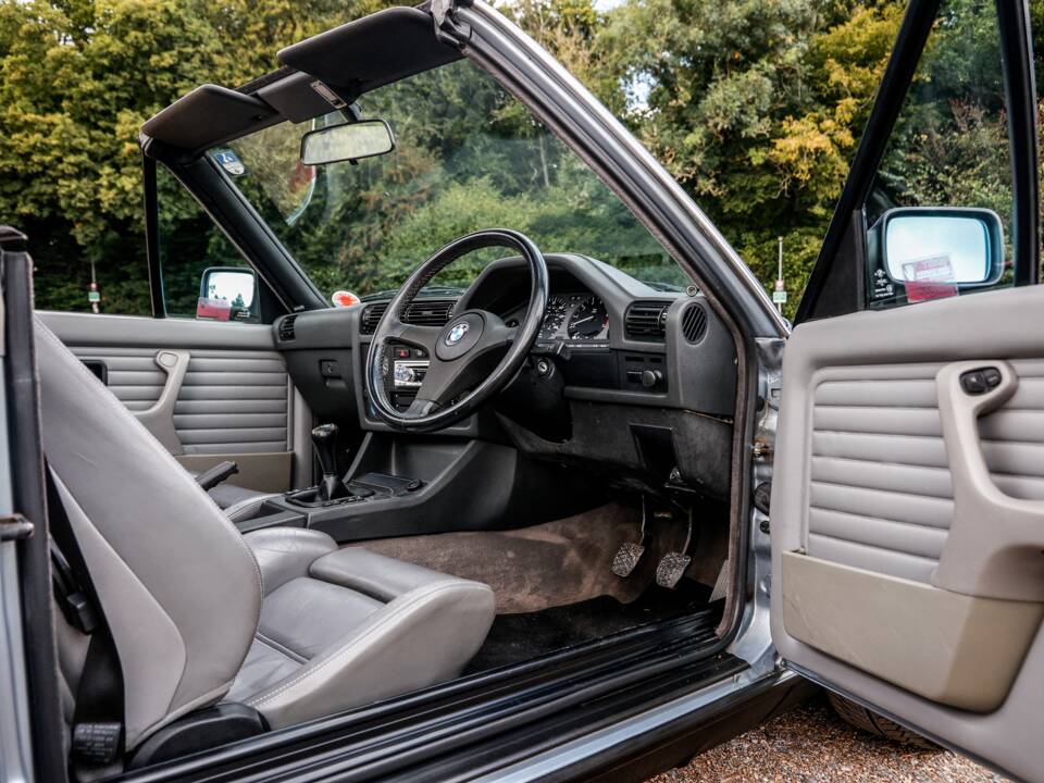 Immagine 17/28 di BMW 318i (1993)