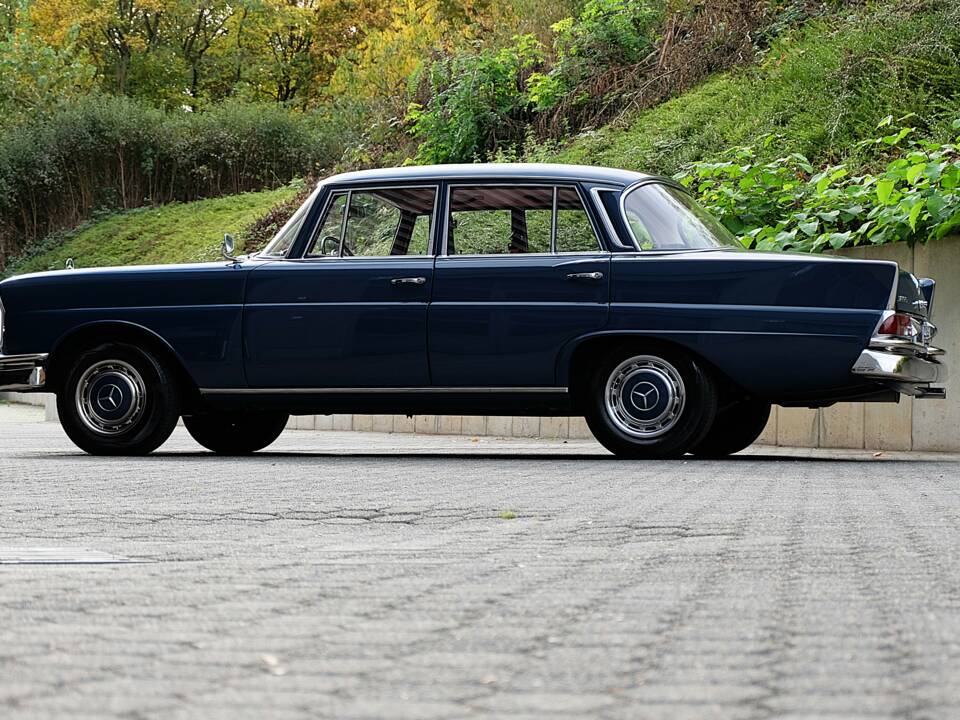 Image 20/76 de Mercedes-Benz 220 S b (1963)