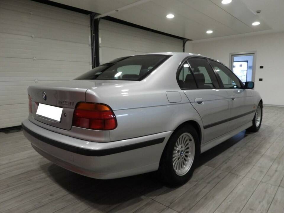 Image 4/15 de BMW 523i (1998)
