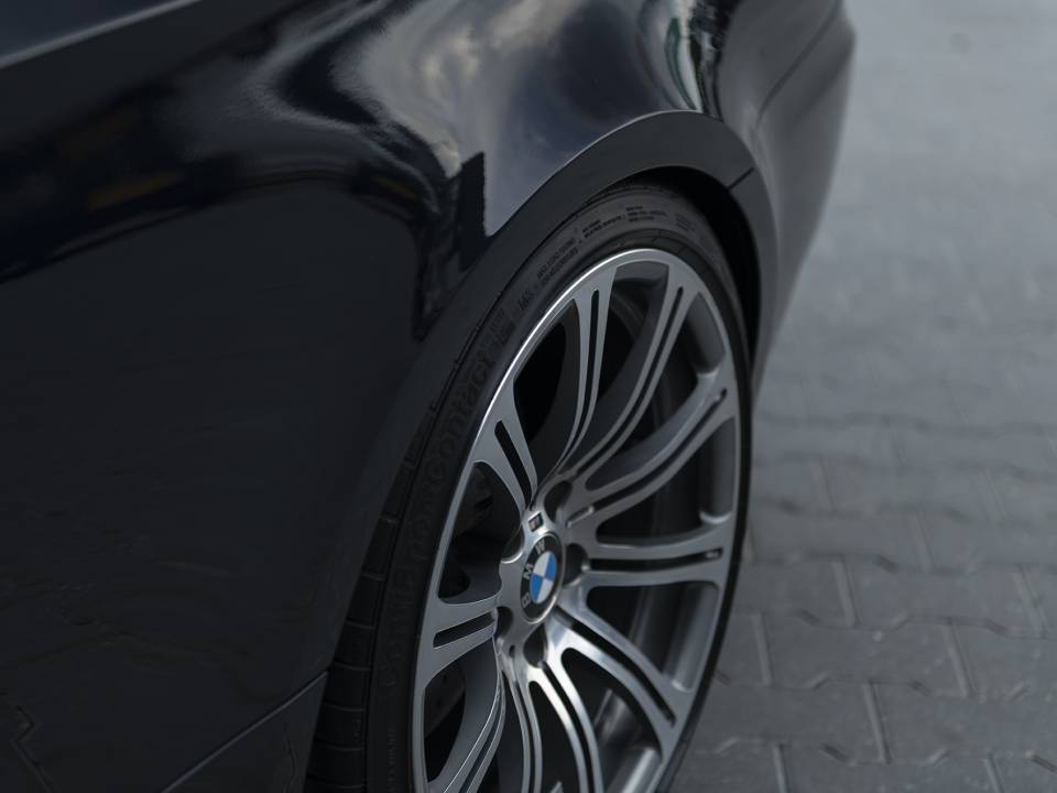 Image 12/50 of BMW M3 (2010)